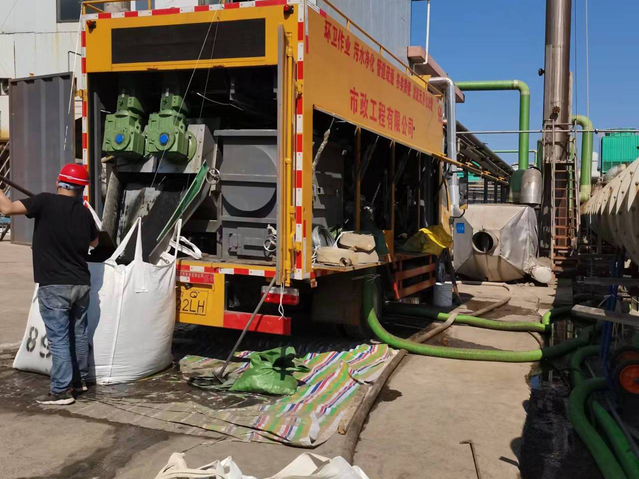 工农淤泥压干处理