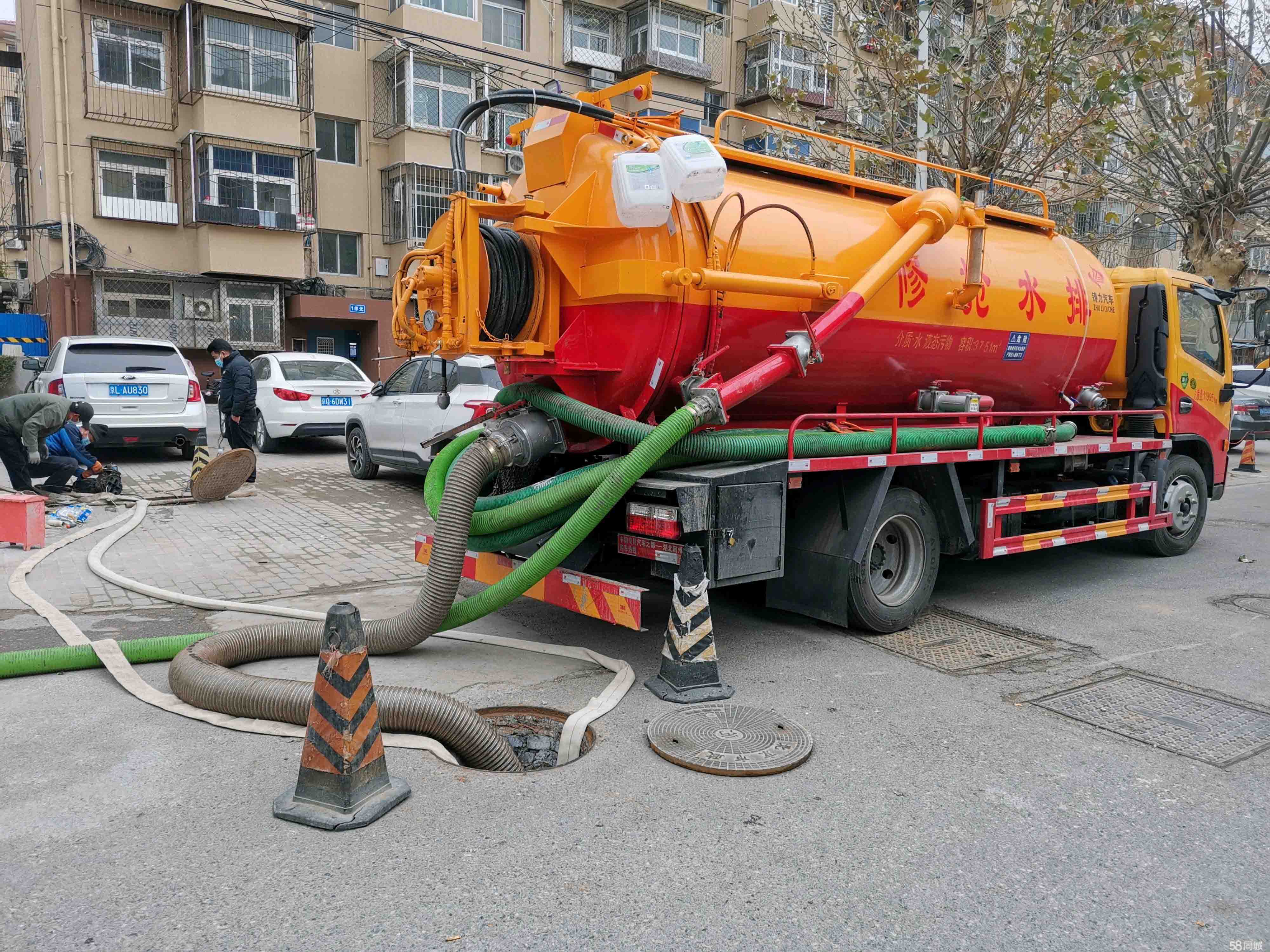 工农抽粪吸污
